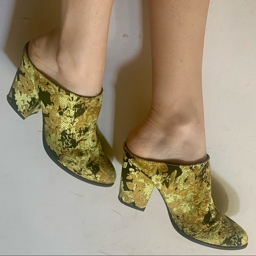 Baroque block-heeled Mules